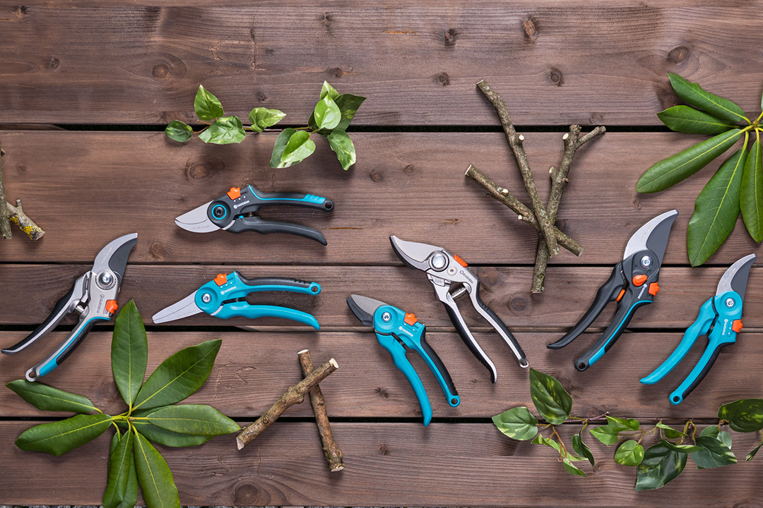 The range of commercial-grade secateurs for agriculture by GARDENA.
