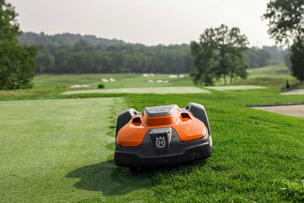 A Husqvarna Automower 550 EPOS on a golf course