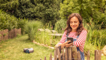 Cutting Edge is here to introduce you to the innovative world of GARDENA hands-free gardening.