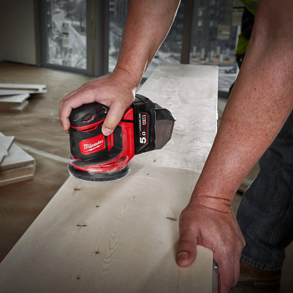 Milwaukee-Random-Orbital-Sander-M18-125mm-2 Milwaukee-Random-Orbital-Sander-M18-125mm-2
